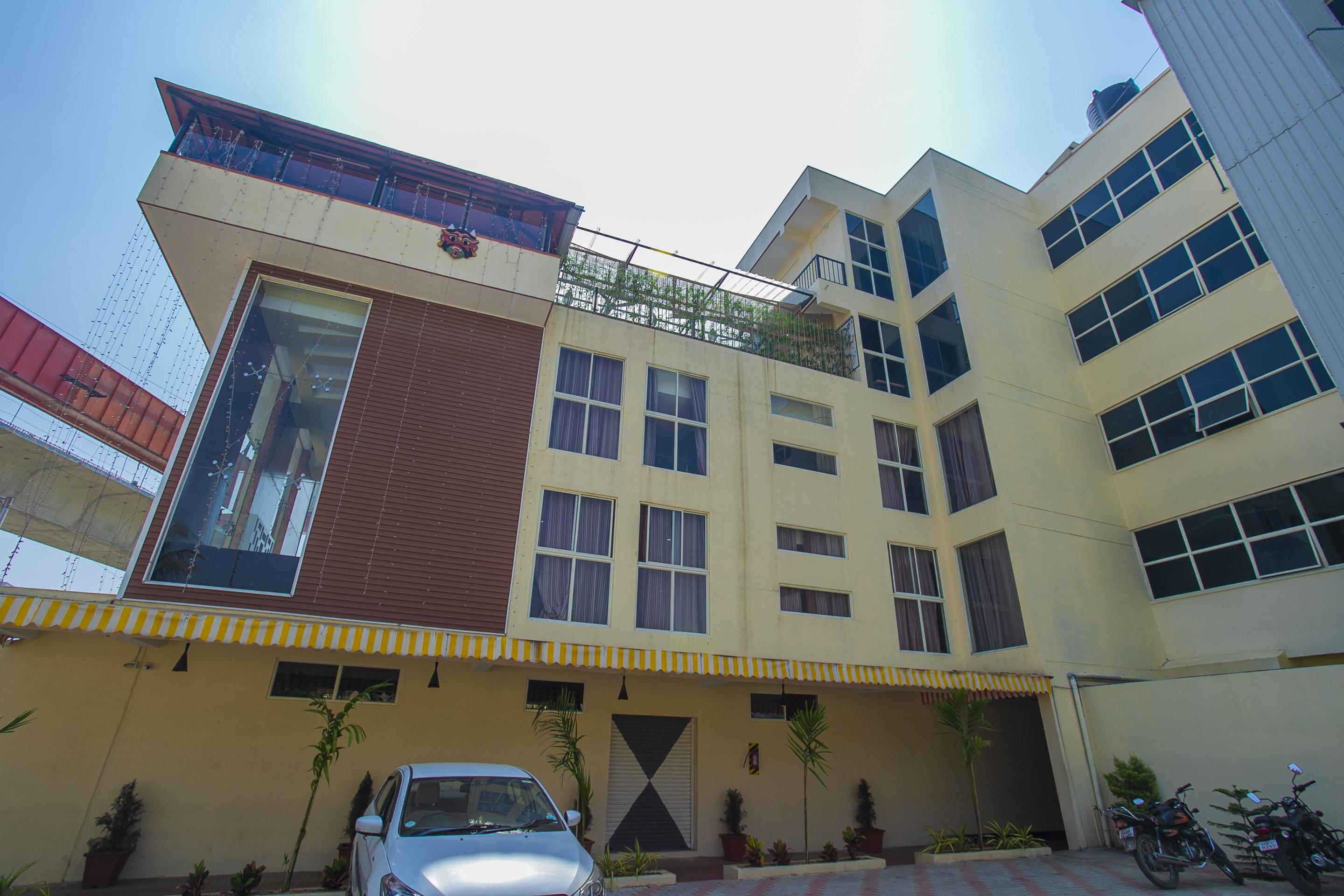 Oyo 22837 Chairmen'S Hotel Bangalore Exterior foto